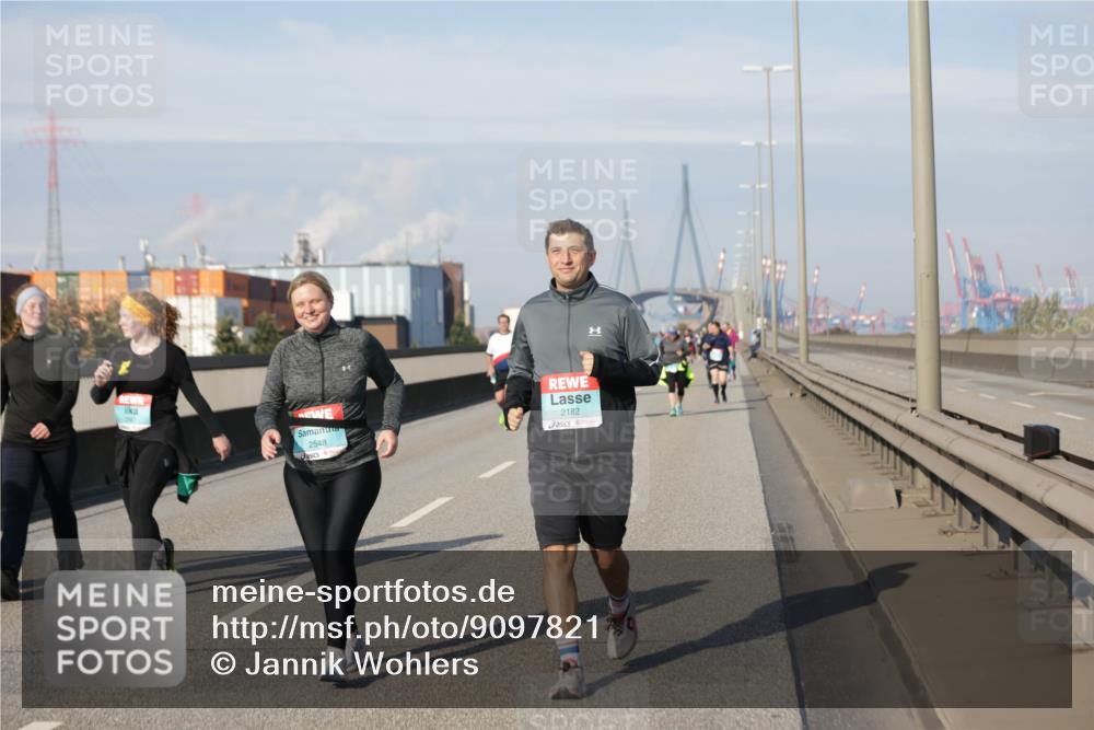 03.10.2025 - Köhlbrandbrückenlauf Jannik Wohlers http://msf.ph/oto/9097821 03.10.2025 10:18:41 Position 3 2548, 2182 meine-sportfotos.de
