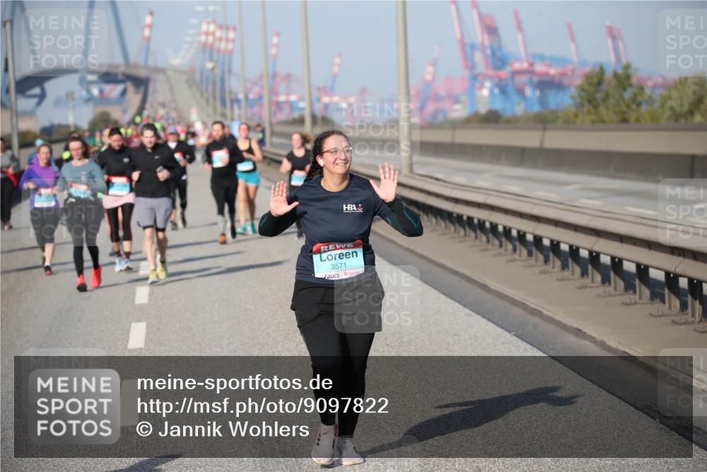 03.10.2025 - Köhlbrandbrückenlauf Jannik Wohlers http://msf.ph/oto/9097822 03.10.2025 10:16:31 Position 3 3571 meine-sportfotos.de