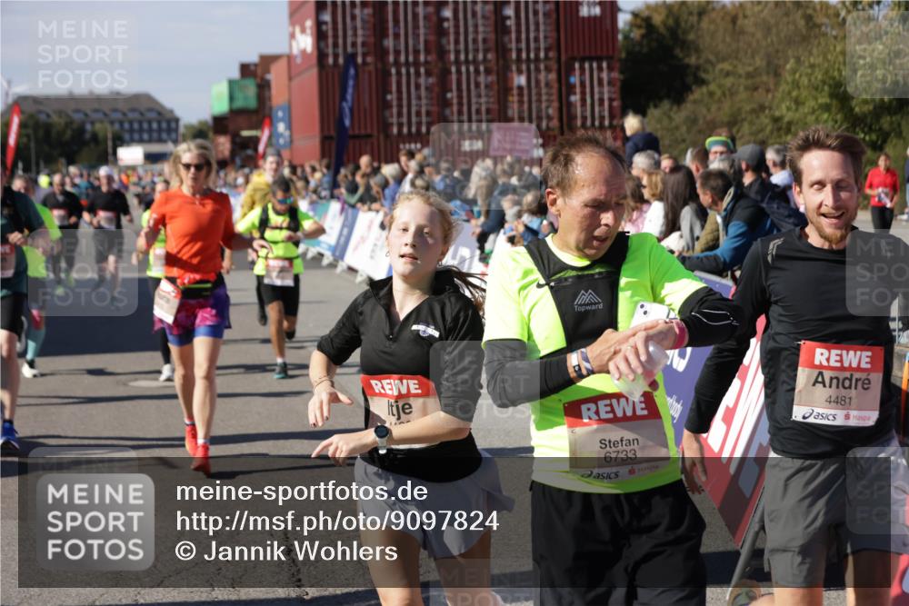 03.10.2025 - Köhlbrandbrückenlauf Jannik Wohlers http://msf.ph/oto/9097824 03.10.2025 13:22:36 Ziel 4481, 4482, 4508, 5122, 5125, 5167, 5213, 5214, 5675, 5839, 5928, 5933, 5982, 6261, 6300, 6413, 6733 meine-sportfotos.de