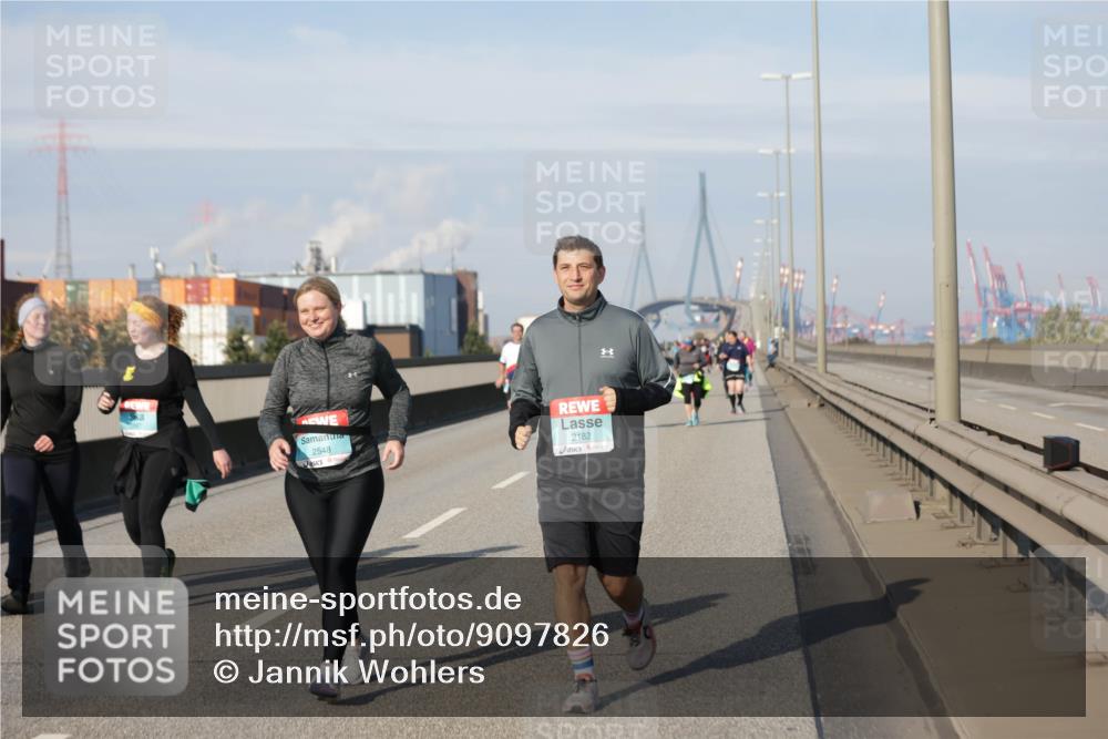 03.10.2025 - Köhlbrandbrückenlauf Jannik Wohlers http://msf.ph/oto/9097826 03.10.2025 10:18:41 Position 3 2548, 2182, 1 meine-sportfotos.de