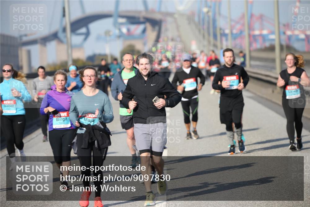 03.10.2025 - Köhlbrandbrückenlauf Jannik Wohlers http://msf.ph/oto/9097830 03.10.2025 10:16:34 Position 3 3094 meine-sportfotos.de