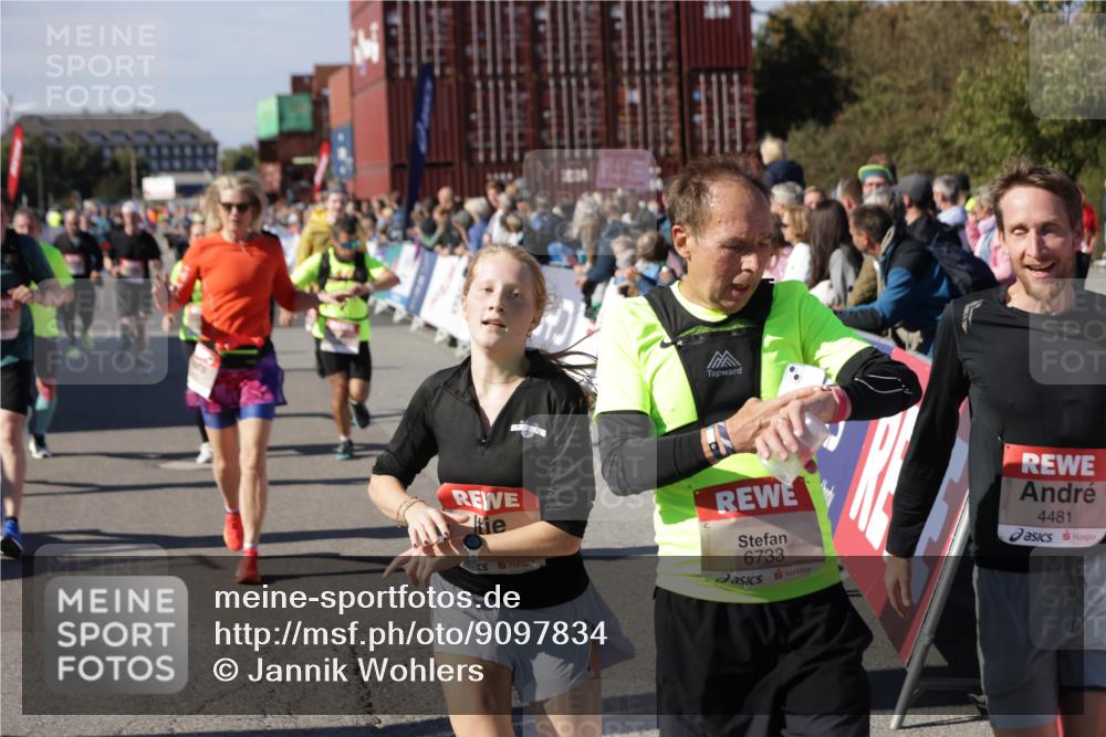 03.10.2025 - Köhlbrandbrückenlauf Jannik Wohlers http://msf.ph/oto/9097834 03.10.2025 13:22:36 Ziel 4481, 4482, 4508, 5122, 5125, 5167, 5213, 5214, 5675, 5839, 5928, 5933, 5982, 6261, 6300, 6413, 6733 meine-sportfotos.de