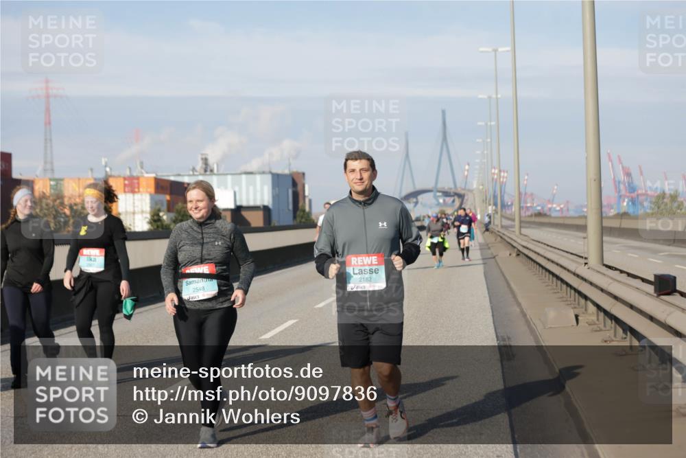 03.10.2025 - Köhlbrandbrückenlauf Jannik Wohlers http://msf.ph/oto/9097836 03.10.2025 10:18:41 Position 3 2548, 2182 meine-sportfotos.de