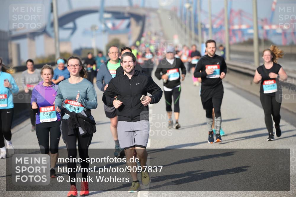 03.10.2025 - Köhlbrandbrückenlauf Jannik Wohlers http://msf.ph/oto/9097837 03.10.2025 10:16:34 Position 3 07, 3094 meine-sportfotos.de