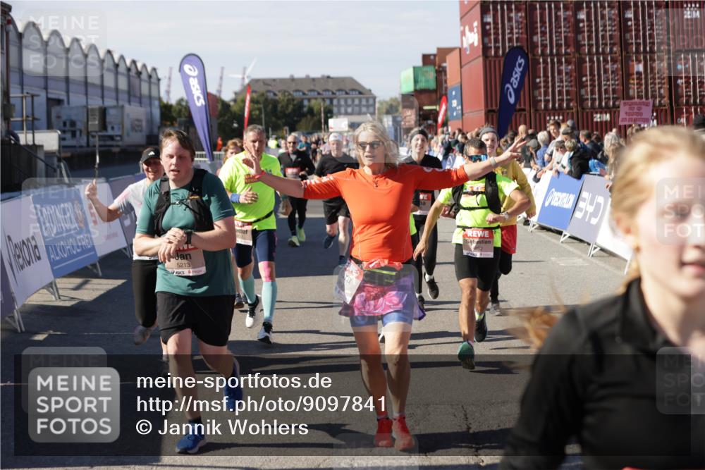 03.10.2025 - Köhlbrandbrückenlauf Jannik Wohlers http://msf.ph/oto/9097841 03.10.2025 13:22:37 Ziel 4481, 4482, 4508, 5122, 5125, 5167, 5213, 5214, 5675, 5839, 5928, 5933, 5982, 6107, 6261, 6300, 6413, 6733 meine-sportfotos.de
