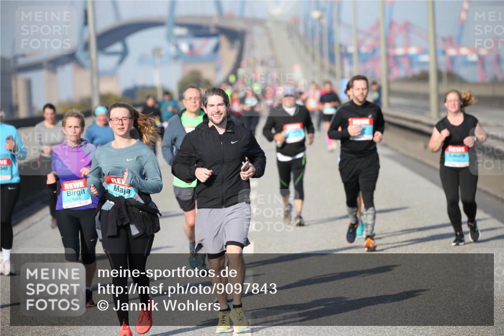 03.10.2025 - Köhlbrandbrückenlauf Jannik Wohlers http://msf.ph/oto/9097843 03.10.2025 10:16:34 Position 3 3094 meine-sportfotos.de
