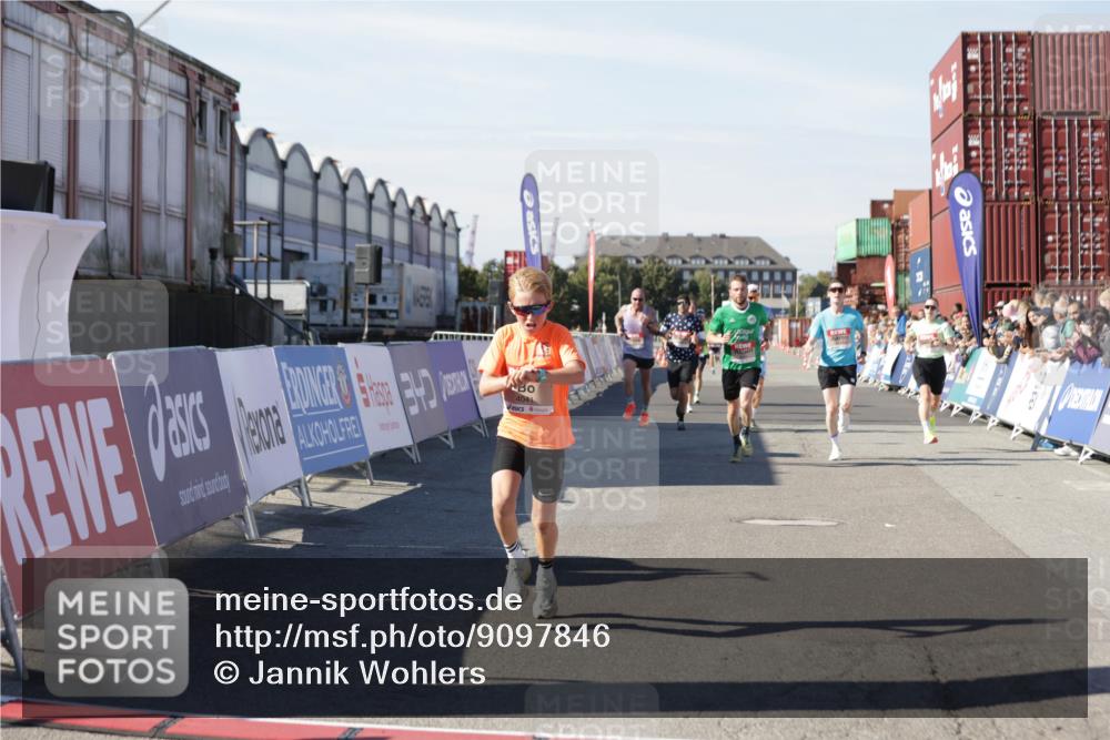 03.10.2025 - Köhlbrandbrückenlauf Jannik Wohlers http://msf.ph/oto/9097846 03.10.2025 12:56:09 Ziel 4041, 4114, 4123, 6206, 6489, 6495, 6778 meine-sportfotos.de