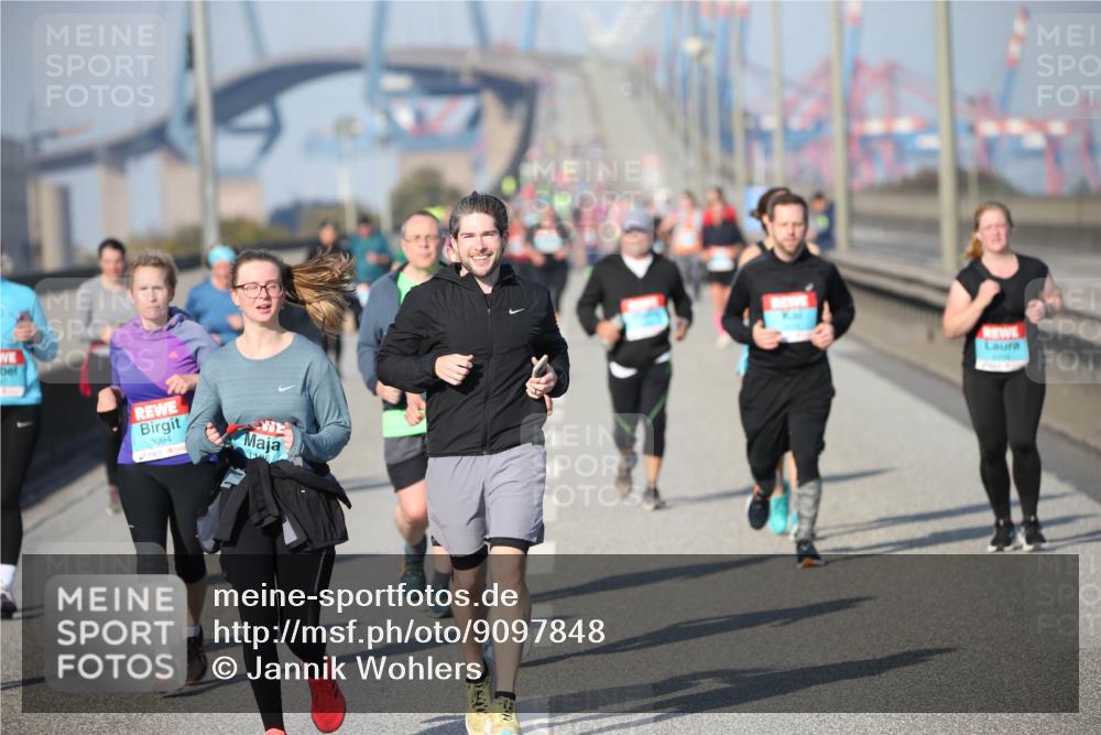 03.10.2025 - Köhlbrandbrückenlauf Jannik Wohlers http://msf.ph/oto/9097848 03.10.2025 10:16:34 Position 3 3094 meine-sportfotos.de