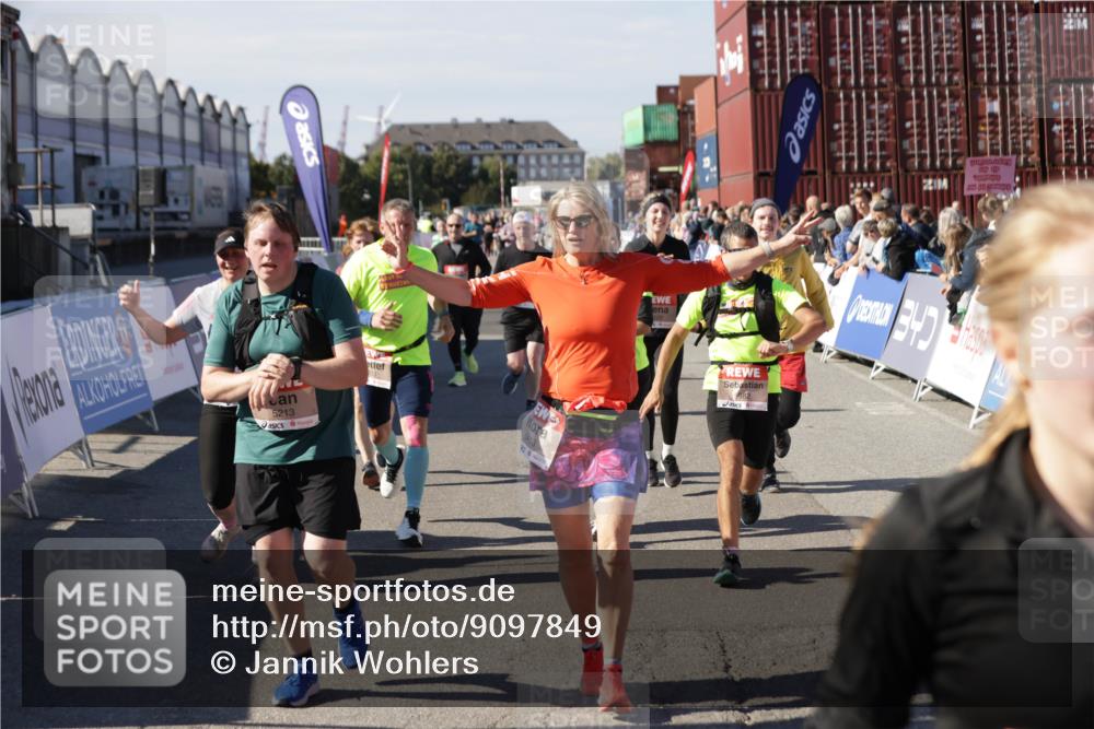 03.10.2025 - Köhlbrandbrückenlauf Jannik Wohlers http://msf.ph/oto/9097849 03.10.2025 13:22:37 Ziel 4481, 4482, 4508, 5122, 5125, 5167, 5213, 5214, 5675, 5839, 5928, 5933, 5982, 6107, 6261, 6300, 6413, 6733 meine-sportfotos.de
