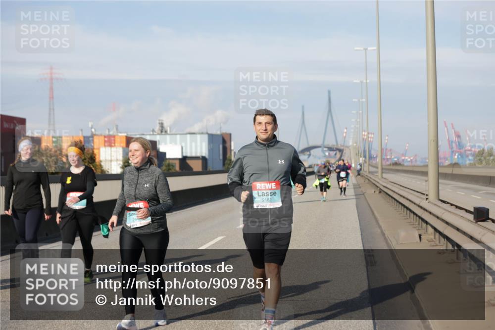 03.10.2025 - Köhlbrandbrückenlauf Jannik Wohlers http://msf.ph/oto/9097851 03.10.2025 10:18:42 Position 3 17, 2182 meine-sportfotos.de