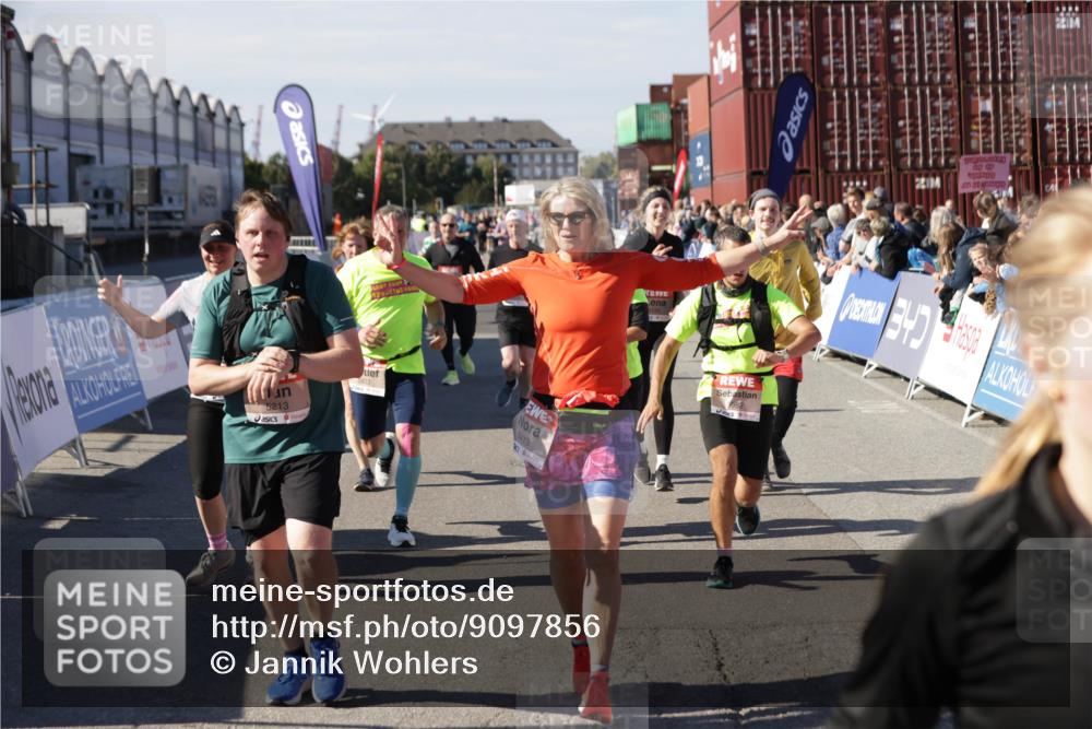 03.10.2025 - Köhlbrandbrückenlauf Jannik Wohlers http://msf.ph/oto/9097856 03.10.2025 13:22:37 Ziel 4481, 4482, 4508, 5122, 5125, 5167, 5213, 5214, 5675, 5839, 5928, 5933, 5982, 6107, 6261, 6300, 6413, 6733 meine-sportfotos.de