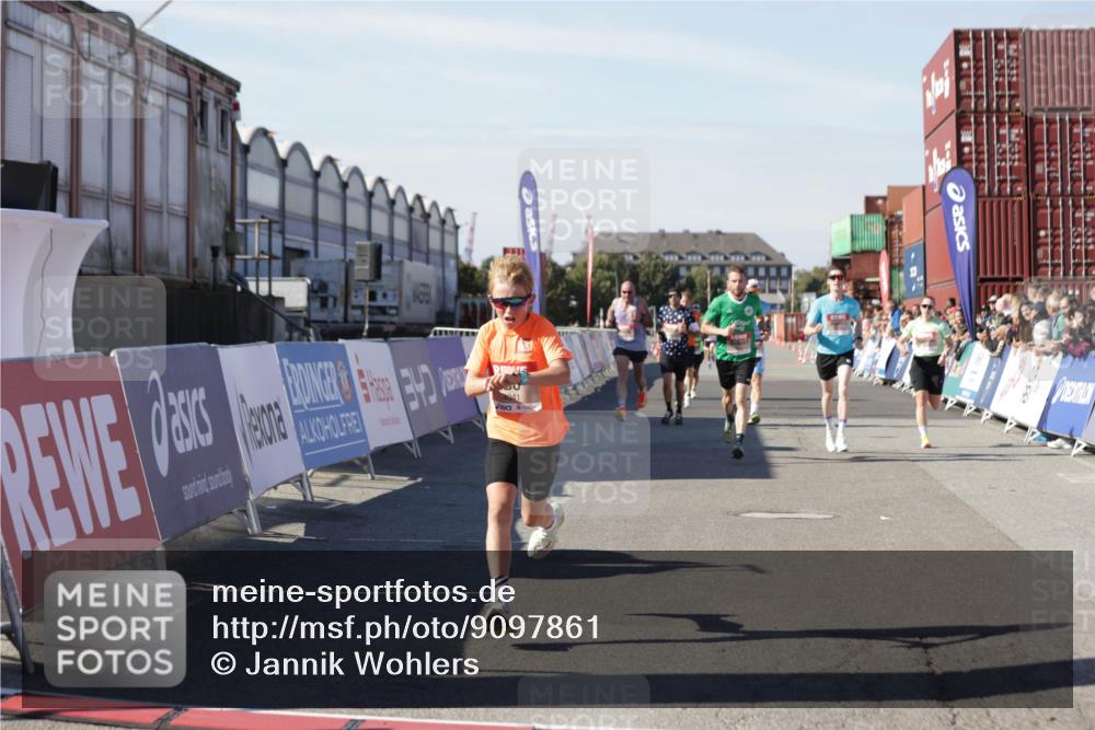 03.10.2025 - Köhlbrandbrückenlauf Jannik Wohlers http://msf.ph/oto/9097861 03.10.2025 12:56:09 Ziel 4041, 4114, 4123, 6206, 6489, 6495, 6778 meine-sportfotos.de