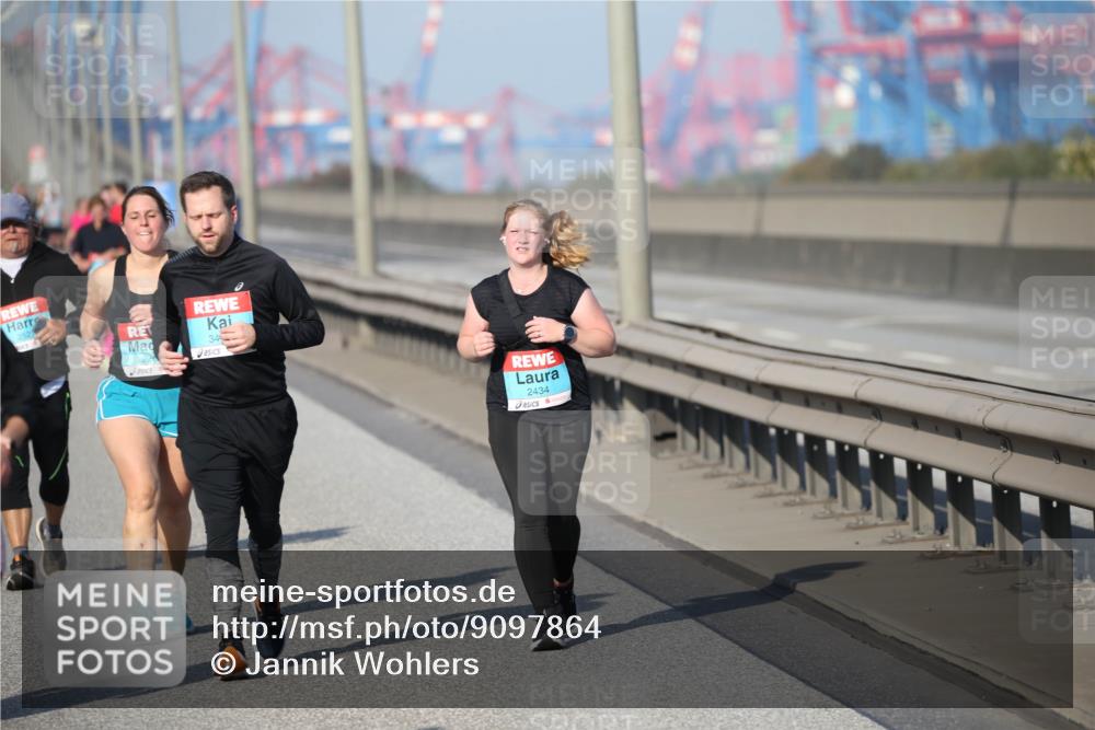 03.10.2025 - Köhlbrandbrückenlauf Jannik Wohlers http://msf.ph/oto/9097864 03.10.2025 10:16:37 Position 3 252, 34, 226, 2434 meine-sportfotos.de