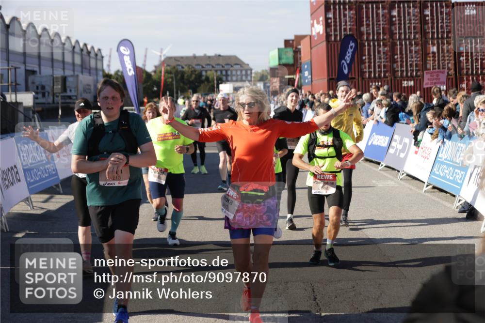 03.10.2025 - Köhlbrandbrückenlauf Jannik Wohlers http://msf.ph/oto/9097870 03.10.2025 13:22:37 Ziel 4481, 4482, 4508, 5122, 5125, 5167, 5213, 5214, 5675, 5839, 5928, 5933, 5982, 6107, 6261, 6300, 6413, 6733 meine-sportfotos.de