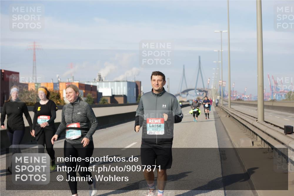 03.10.2025 - Köhlbrandbrückenlauf Jannik Wohlers http://msf.ph/oto/9097871 03.10.2025 10:18:42 Position 3 2548, 2182 meine-sportfotos.de
