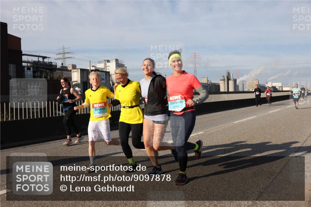 03.10.2025 - Köhlbrandbrückenlauf Lena Gebhardt http://msf.ph/oto/9097878 03.10.2025 10:10:19 Position 2 2871, 2299 meine-sportfotos.de