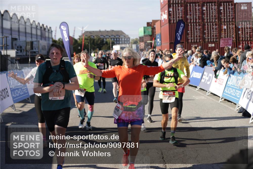 03.10.2025 - Köhlbrandbrückenlauf Jannik Wohlers http://msf.ph/oto/9097881 03.10.2025 13:22:37 Ziel 4481, 4482, 4508, 5122, 5125, 5167, 5213, 5214, 5675, 5839, 5928, 5933, 5982, 6107, 6261, 6300, 6413, 6733 meine-sportfotos.de