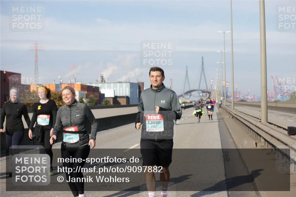 03.10.2025 - Köhlbrandbrückenlauf Jannik Wohlers http://msf.ph/oto/9097882 03.10.2025 10:18:42 Position 3 2548, 2182 meine-sportfotos.de