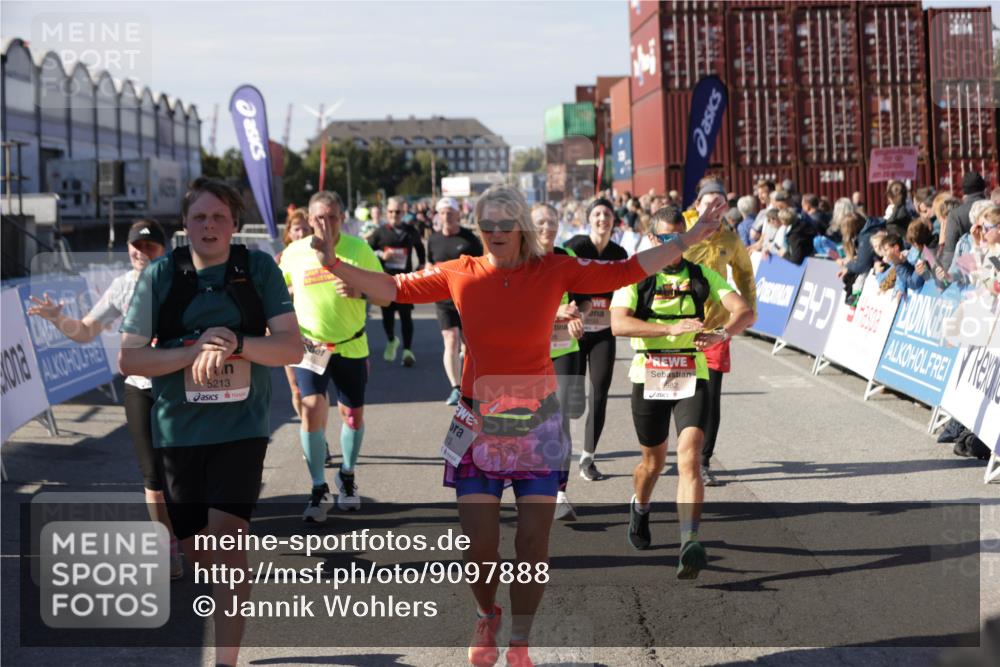 03.10.2025 - Köhlbrandbrückenlauf Jannik Wohlers http://msf.ph/oto/9097888 03.10.2025 13:22:37 Ziel 4481, 4482, 4508, 5122, 5125, 5167, 5213, 5214, 5675, 5839, 5928, 5933, 5982, 6107, 6261, 6300, 6413, 6733 meine-sportfotos.de