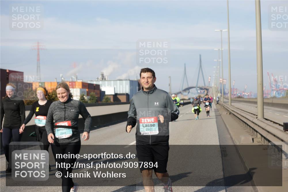 03.10.2025 - Köhlbrandbrückenlauf Jannik Wohlers http://msf.ph/oto/9097894 03.10.2025 10:18:42 Position 3 2548, 2182 meine-sportfotos.de