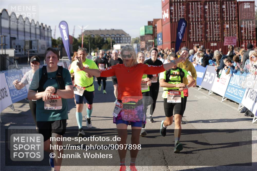 03.10.2025 - Köhlbrandbrückenlauf Jannik Wohlers http://msf.ph/oto/9097898 03.10.2025 13:22:37 Ziel 4481, 4482, 4508, 5122, 5125, 5167, 5213, 5214, 5675, 5839, 5928, 5933, 5982, 6107, 6261, 6300, 6413, 6733 meine-sportfotos.de