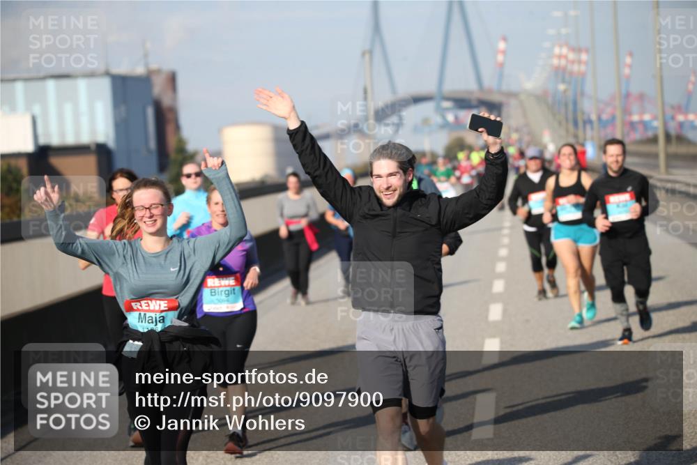 03.10.2025 - Köhlbrandbrückenlauf Jannik Wohlers http://msf.ph/oto/9097900 03.10.2025 10:16:39 Position 3  meine-sportfotos.de