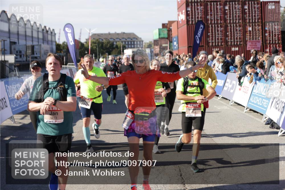 03.10.2025 - Köhlbrandbrückenlauf Jannik Wohlers http://msf.ph/oto/9097907 03.10.2025 13:22:37 Ziel 4481, 4482, 4508, 5122, 5125, 5167, 5213, 5214, 5675, 5839, 5928, 5933, 5982, 6107, 6261, 6300, 6413, 6733 meine-sportfotos.de