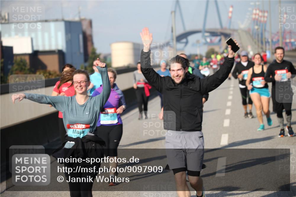 03.10.2025 - Köhlbrandbrückenlauf Jannik Wohlers http://msf.ph/oto/9097909 03.10.2025 10:16:39 Position 3  meine-sportfotos.de