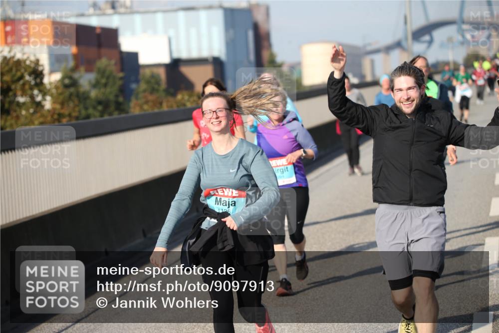 03.10.2025 - Köhlbrandbrückenlauf Jannik Wohlers http://msf.ph/oto/9097913 03.10.2025 10:16:39 Position 3 1126 meine-sportfotos.de