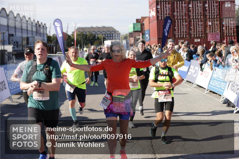 03.10.2025 - Köhlbrandbrückenlauf Jannik Wohlers http://msf.ph/oto/9097916 03.10.2025 13:22:37 Ziel 4481, 4482, 4508, 5122, 5125, 5167, 5213, 5214, 5675, 5839, 5928, 5933, 5982, 6107, 6261, 6300, 6413, 6733 meine-sportfotos.de