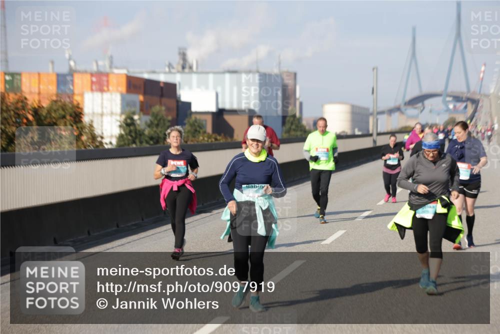 03.10.2025 - Köhlbrandbrückenlauf Jannik Wohlers http://msf.ph/oto/9097919 03.10.2025 10:18:53 Position 3 2488, 2803 meine-sportfotos.de