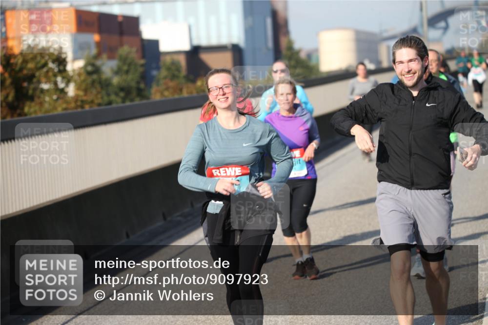 03.10.2025 - Köhlbrandbrückenlauf Jannik Wohlers http://msf.ph/oto/9097923 03.10.2025 10:16:39 Position 3  meine-sportfotos.de