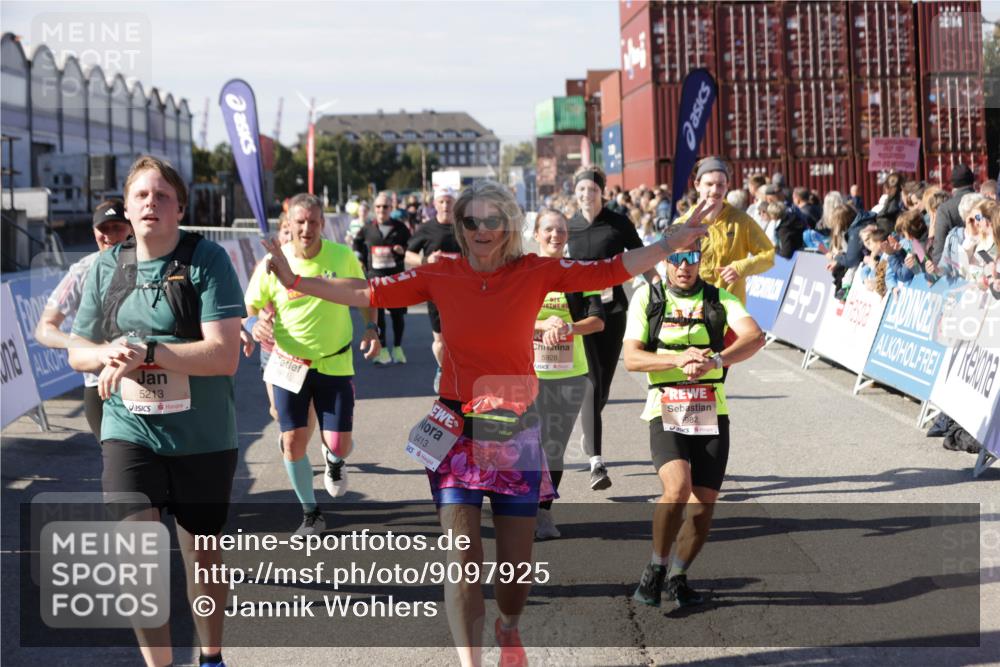 03.10.2025 - Köhlbrandbrückenlauf Jannik Wohlers http://msf.ph/oto/9097925 03.10.2025 13:22:37 Ziel 4481, 4482, 4508, 5122, 5125, 5167, 5213, 5214, 5675, 5839, 5928, 5933, 5982, 6107, 6261, 6300, 6413, 6733 meine-sportfotos.de
