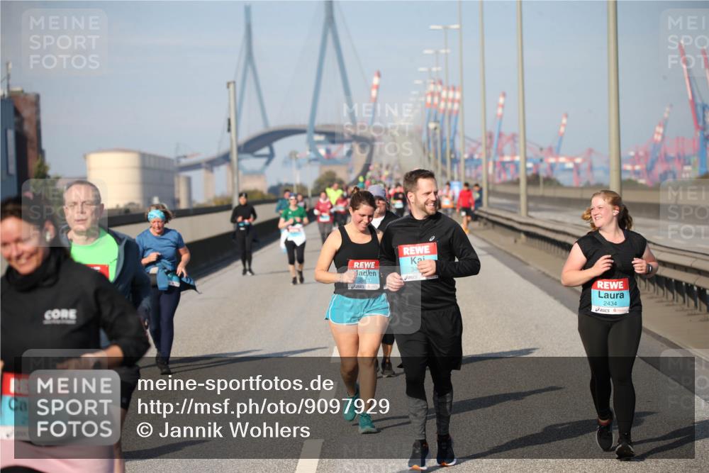 03.10.2025 - Köhlbrandbrückenlauf Jannik Wohlers http://msf.ph/oto/9097929 03.10.2025 10:16:42 Position 3 2505, 34, 2261, 2434 meine-sportfotos.de