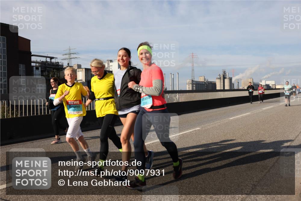 03.10.2025 - Köhlbrandbrückenlauf Lena Gebhardt http://msf.ph/oto/9097931 03.10.2025 10:10:19 Position 2 2871, 2299 meine-sportfotos.de