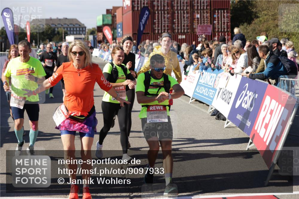 03.10.2025 - Köhlbrandbrückenlauf Jannik Wohlers http://msf.ph/oto/9097933 03.10.2025 13:22:38 Ziel 4481, 4482, 4508, 5122, 5125, 5167, 5213, 5214, 5675, 5839, 5928, 5933, 5982, 6107, 6261, 6300, 6413, 6733 meine-sportfotos.de