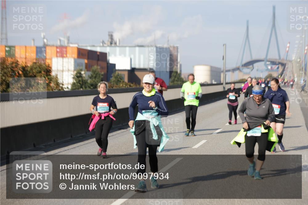 03.10.2025 - Köhlbrandbrückenlauf Jannik Wohlers http://msf.ph/oto/9097934 03.10.2025 10:18:53 Position 3 2516, 2488 meine-sportfotos.de