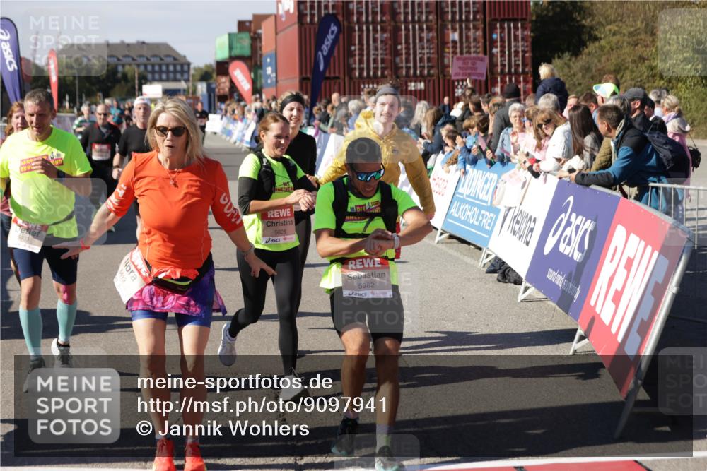 03.10.2025 - Köhlbrandbrückenlauf Jannik Wohlers http://msf.ph/oto/9097941 03.10.2025 13:22:38 Ziel 4481, 4482, 4508, 5122, 5125, 5167, 5213, 5214, 5675, 5839, 5928, 5933, 5982, 6107, 6261, 6300, 6413, 6733 meine-sportfotos.de