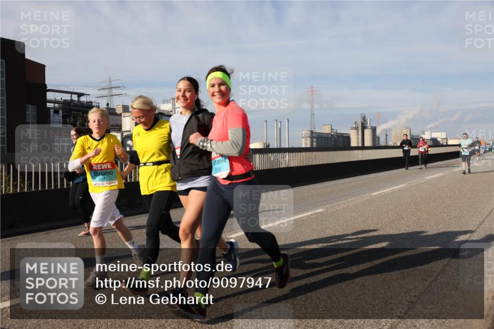 03.10.2025 - Köhlbrandbrückenlauf Lena Gebhardt http://msf.ph/oto/9097947 03.10.2025 10:10:19 Position 2 2871, 2299 meine-sportfotos.de