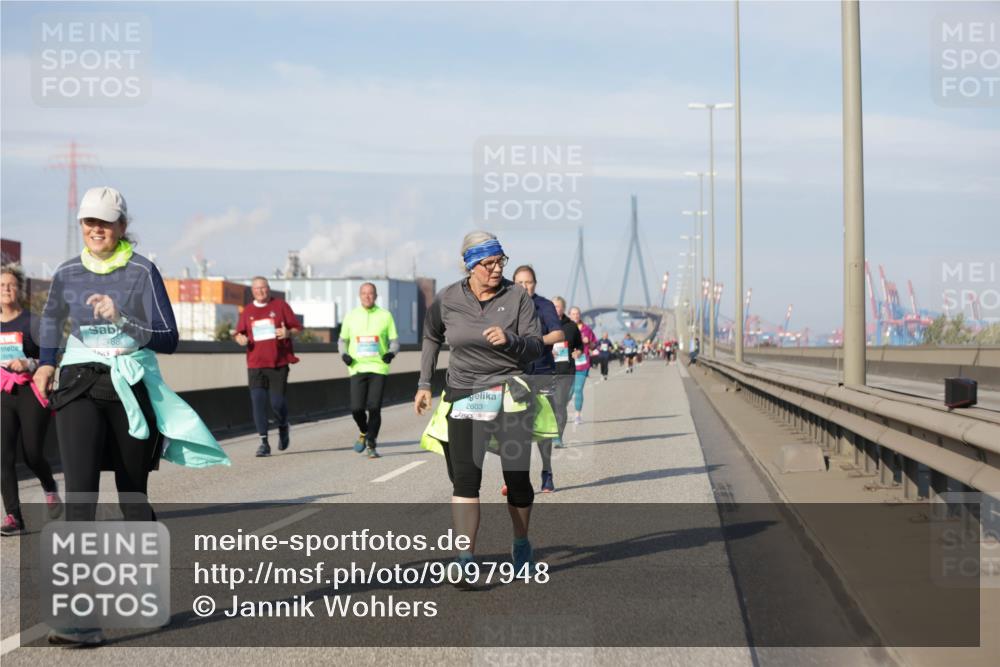 03.10.2025 - Köhlbrandbrückenlauf Jannik Wohlers http://msf.ph/oto/9097948 03.10.2025 10:18:56 Position 3 2488, 2603 meine-sportfotos.de