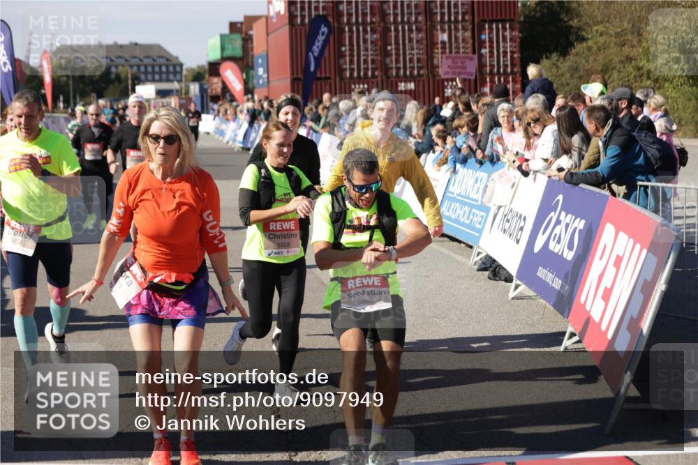 03.10.2025 - Köhlbrandbrückenlauf Jannik Wohlers http://msf.ph/oto/9097949 03.10.2025 13:22:38 Ziel 4481, 4482, 4508, 5122, 5125, 5167, 5213, 5214, 5675, 5839, 5928, 5933, 5982, 6107, 6261, 6300, 6413, 6733 meine-sportfotos.de