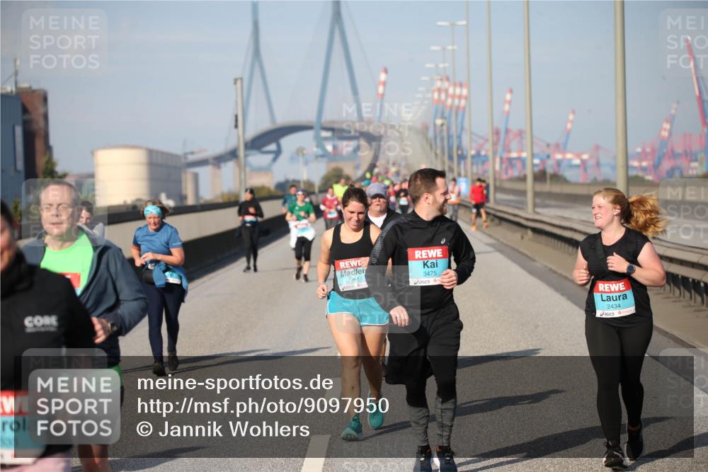 03.10.2025 - Köhlbrandbrückenlauf Jannik Wohlers http://msf.ph/oto/9097950 03.10.2025 10:16:42 Position 3 2261, 3475, 2434 meine-sportfotos.de