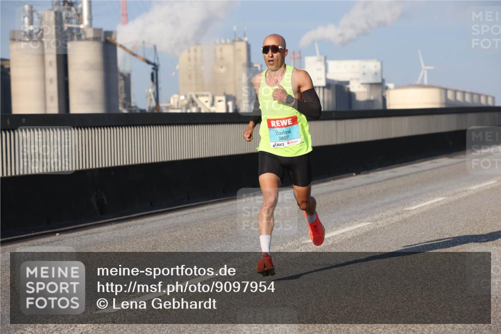 03.10.2025 - Köhlbrandbrückenlauf Lena Gebhardt http://msf.ph/oto/9097954 03.10.2025 09:34:05 Position 2 3807 meine-sportfotos.de