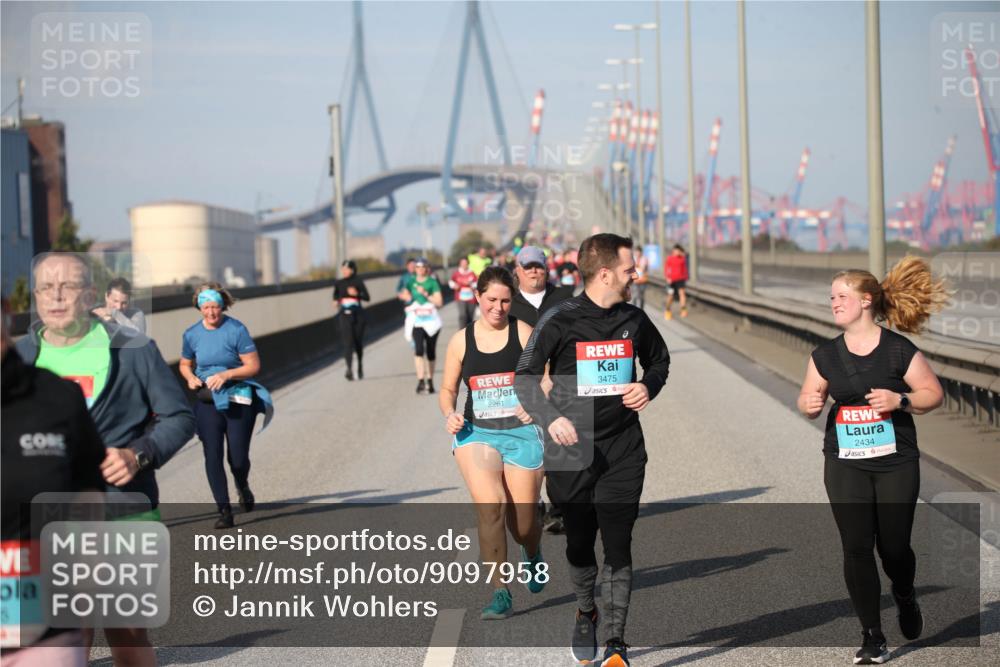 03.10.2025 - Köhlbrandbrückenlauf Jannik Wohlers http://msf.ph/oto/9097958 03.10.2025 10:16:42 Position 3 2261, 3475, 2434 meine-sportfotos.de