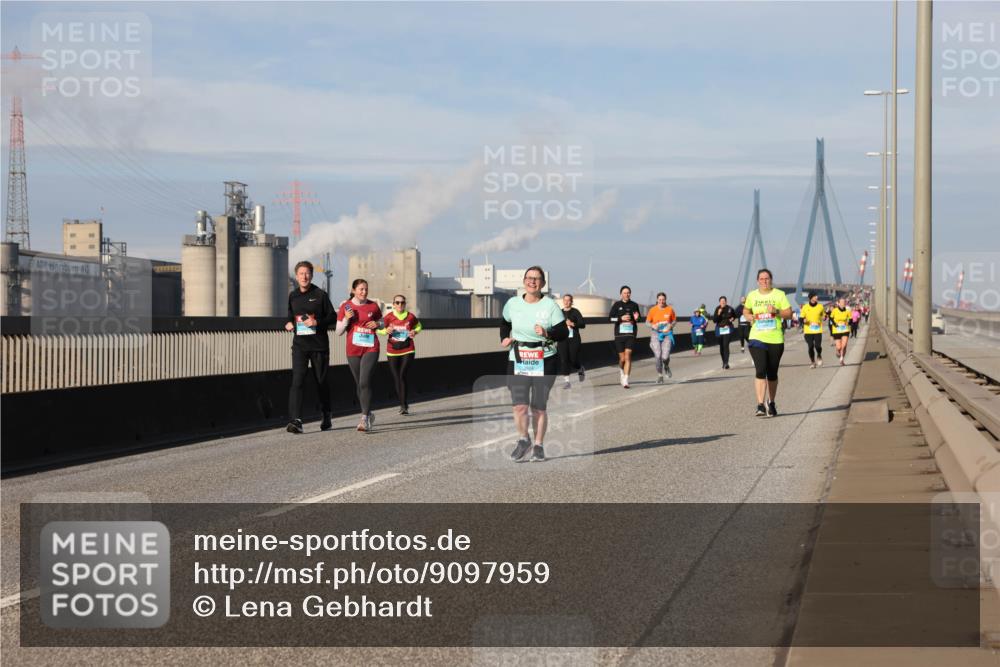 03.10.2025 - Köhlbrandbrückenlauf Lena Gebhardt http://msf.ph/oto/9097959 03.10.2025 10:10:21 Position 2  meine-sportfotos.de