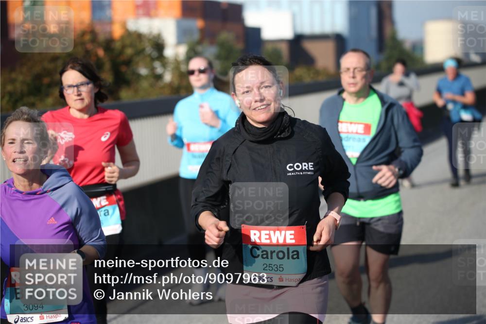 03.10.2025 - Köhlbrandbrückenlauf Jannik Wohlers http://msf.ph/oto/9097963 03.10.2025 10:16:43 Position 3 3094, 2535 meine-sportfotos.de