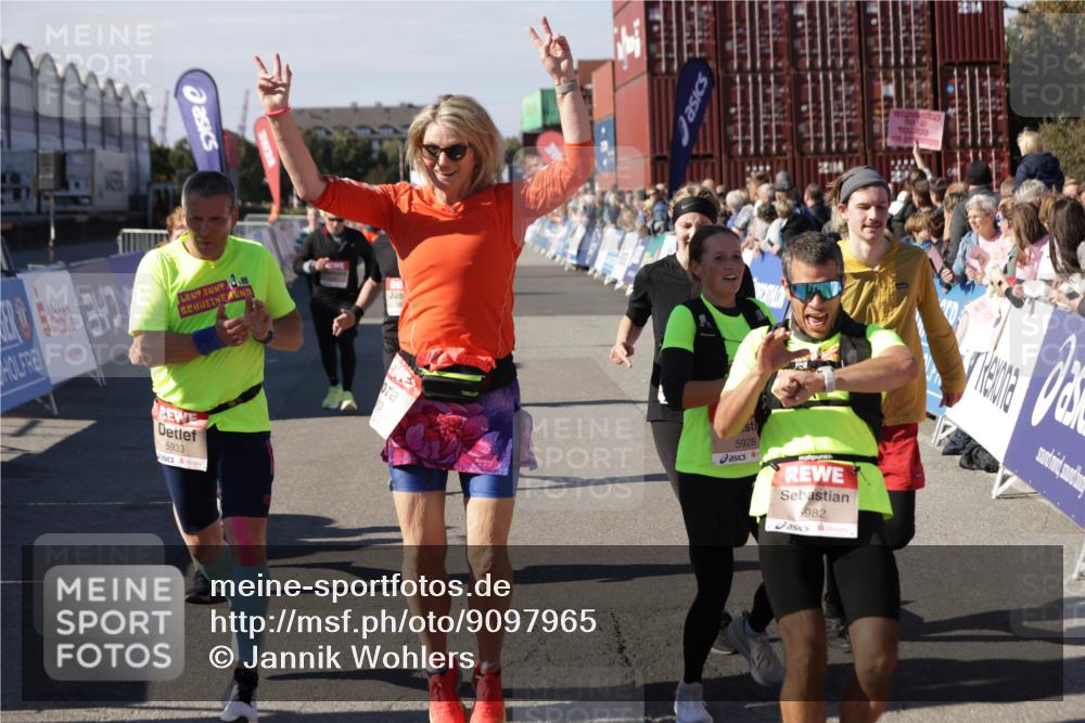 03.10.2025 - Köhlbrandbrückenlauf Jannik Wohlers http://msf.ph/oto/9097965 03.10.2025 13:22:38 Ziel 4481, 4482, 4508, 5122, 5125, 5167, 5213, 5214, 5675, 5839, 5928, 5933, 5982, 6107, 6261, 6300, 6413, 6733 meine-sportfotos.de