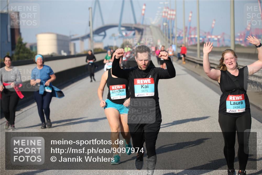 03.10.2025 - Köhlbrandbrückenlauf Jannik Wohlers http://msf.ph/oto/9097974 03.10.2025 10:16:44 Position 3 2261, 3475, 2434 meine-sportfotos.de