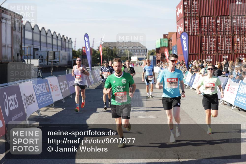 03.10.2025 - Köhlbrandbrückenlauf Jannik Wohlers http://msf.ph/oto/9097977 03.10.2025 12:56:12 Ziel 4041, 4050, 4078, 4114, 4123, 5957, 6206, 6489, 6495, 6778 meine-sportfotos.de