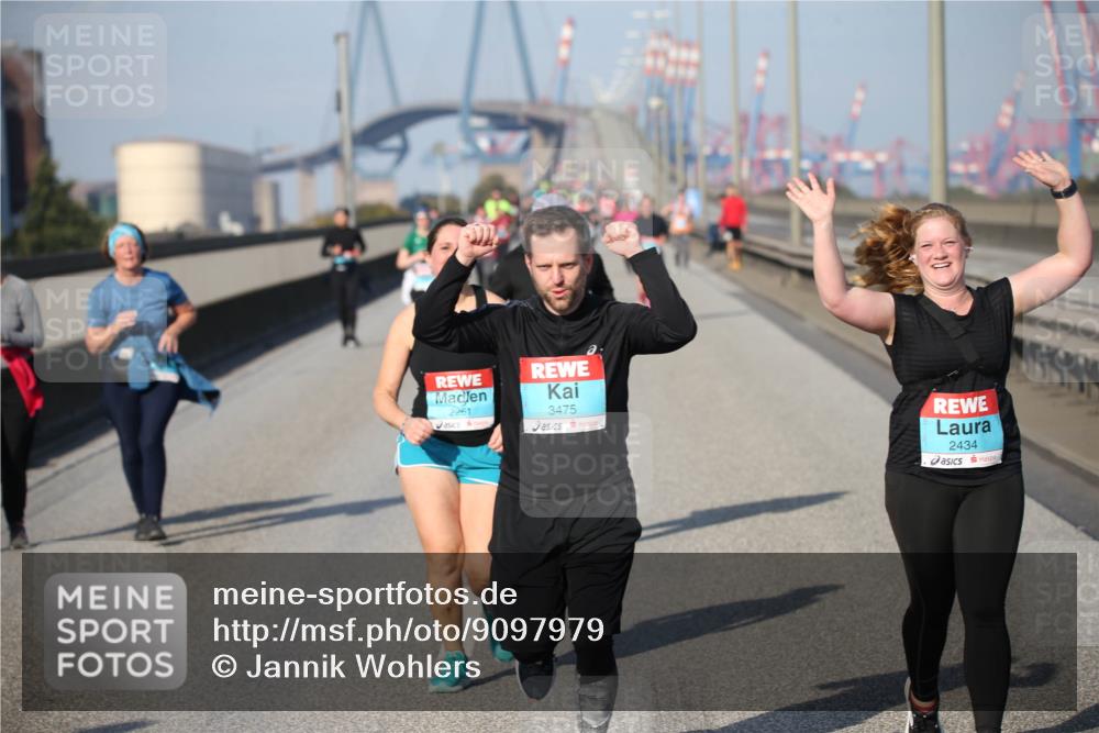03.10.2025 - Köhlbrandbrückenlauf Jannik Wohlers http://msf.ph/oto/9097979 03.10.2025 10:16:44 Position 3 2261, 3475, 2434 meine-sportfotos.de